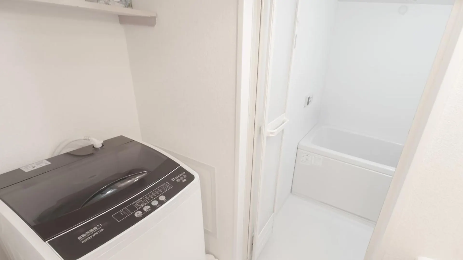 1 Minute From Higashi-Shinjuku Station Large Living Room طوكيو