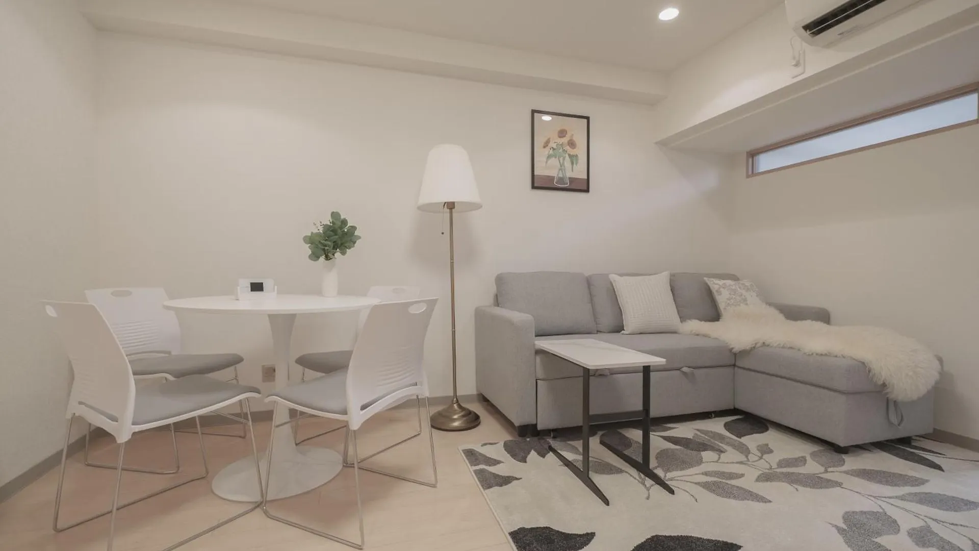 1 Minute From Higashi-Shinjuku Station Large Living Room طوكيو شقة